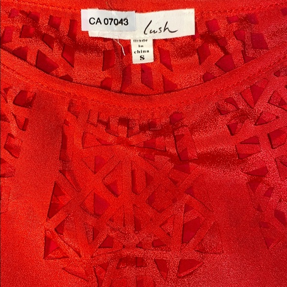 Beautiful top - Picture 3 of 3